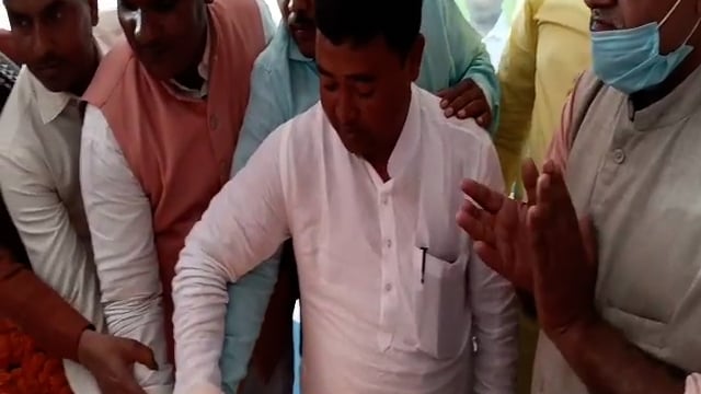 हिलसा में जदयू कार्यकर्ताओ द्वारा केक काटकर मनाई गई मुख्यमंत्री का जन्मदिन