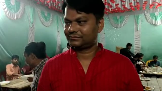 रफीगंज के कासमा रोड स्थित न्यू दिल्ली पब्लिक स्कूल के समीप शिव मंदिर में किया गया भंडारे का आयोजन।