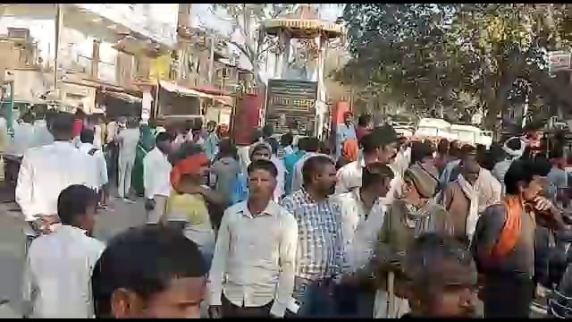 राजमिस्त्री की मौत पर पचरुखिया में सड़क जाम