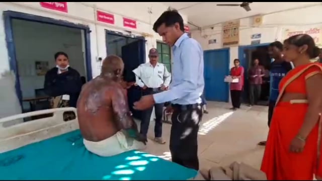 अमरपुर के विश्वासपुर गांव में चाय बनाने के दौरान एक वृद्ध गम्भीर रूप से आग में झुलसे प्राथमिक उपचार के बाद किया गया रेफर