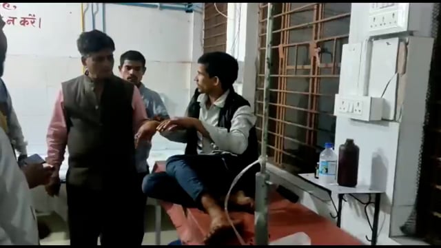 भूमि विवाद को लेकर दबंगों ने एक युवक को मारपीट कर किया घायल सदर अस्पताल में भर्ती