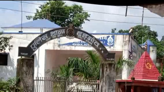 आरोपी को जेल लेकर जा रही थी पुलिस, आरोपी ने घुमा दी स्कोर्पियो की स्टेयरिंग, बाइक से जा भिड़ी, मौके पर एक कि मौत हुई।