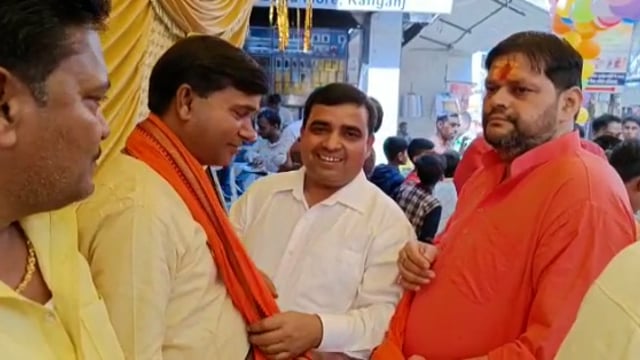 रफीगंज शहर के मुरली बाबु मोड़ के समीप भंडारा का किया गया आयोजन 