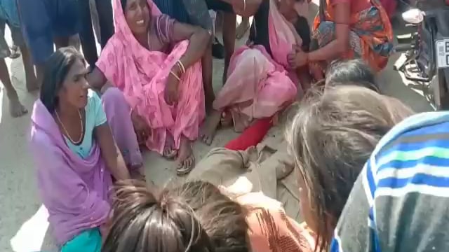 हिलसा प्रखंड के लोकयन नदी के पानी भरे गड्ढे में डूबने से किशोरी की हुई मौत,ग्रामीणों ने किया सड़क जाम