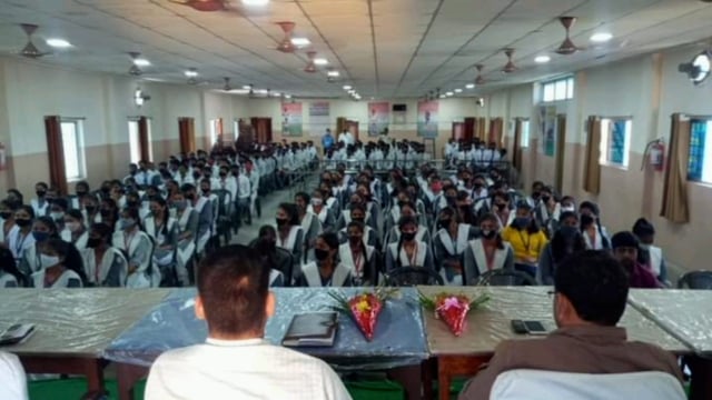 शेखपुरा के निजी शिक्षण संस्थान पर संस्कार पब्लिक स्कूल के बच्चों ने जाना एक वोट की ताकत।