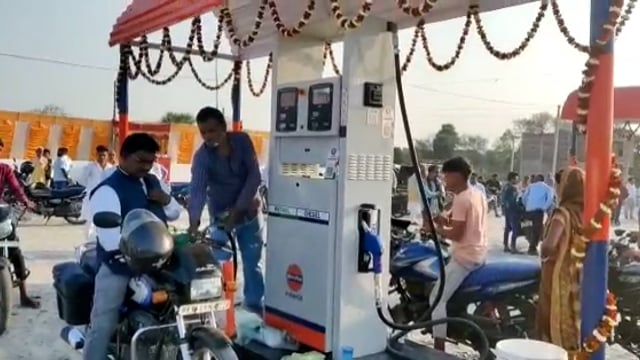 रफीगंज में इंडियन पेट्रोल पंप का किया गया उद्घाटन।