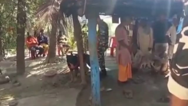 थाना क्षेत्र के बसबिटा बाजार मे डकैती मामले में डॉग स्कॉट की टीम मौके पर पहुंची।