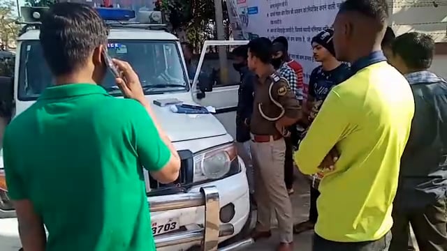 अमरपुर थाना के सामने पुलिस द्वारा चलाया गया वाहन जाँच अभियान l