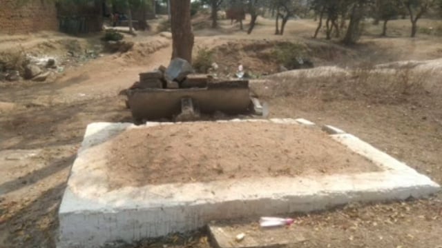 मदनपुर के इस्लामपुर स्थित मजार पर सामाजिक विद्वेष फैलाने पर रोक लगाने को लेकर ग्रामीणों ने थानाध्यक्ष को दिया आवेदन