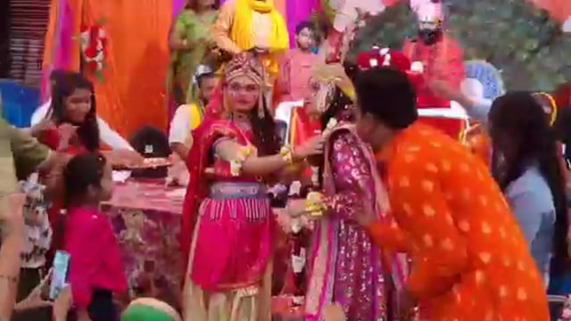 जालौन,कोंच- महारास में दिखा प्रेम प्रसंग तो विवाह में जमकर थिरके श्रद्धालु