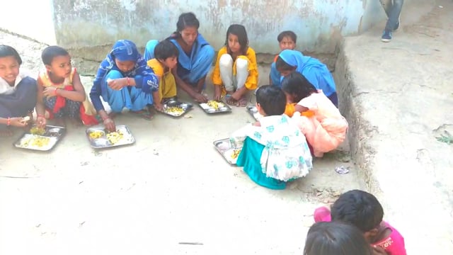 हसनगंज क्षेत्र के विद्यालयों में दो वर्ष बाद फिर से शुरू हुआ पका हुआ भोजन