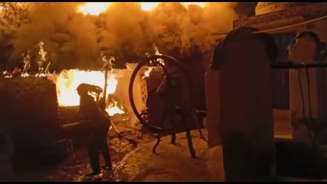 संग्रामगढ़ थाना क्षेत्र मिश्रन का पुरवा नरई में दबंगों ने आधी रात को गौसाला में लगाया आग, मवेशियों किसी तरह बचाया गया