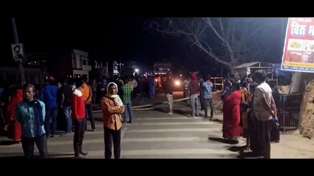 जमुई के लक्ष्मीपुर के सरकारी अस्पताल के पास बाइक और ट्रक के आमने-सामने की टक्कर में बाइक सवार हुआ बुरी तरह से जख्मी