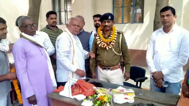 सरपंच,मुखिया,जदयू नेताओं ने थानाध्यक्ष का किया स्वागत