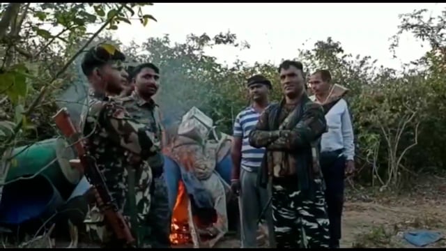 पुलिस ने पांडेडीह के जंगल में छापेमारी कर 5 महुआ शराब की संचालित भट्टी को किया ध्वस्त, सात के खिलाफ दर्ज की गई प्राथमिकी