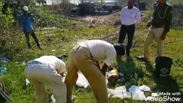 मेस्कौर थाना परिसर में पांच कांडो में जप्त कुल 202 लीटर शराब का किया गया बिनिष्टिकरण