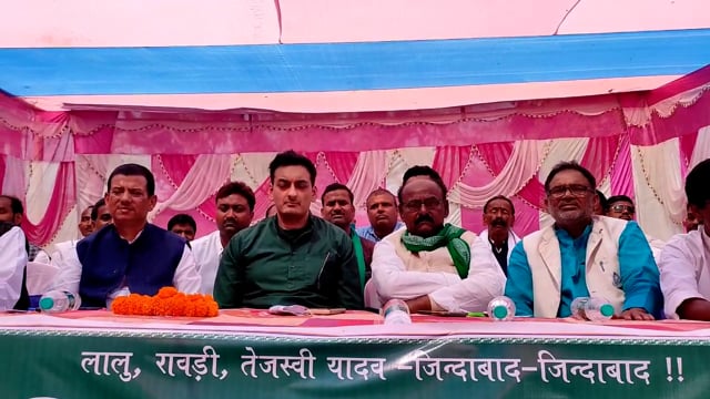 सिमरीबख्तियारपुर नगर परिषद के डियोढ़ी में राजद कार्यकर्ता की बैठक में एमएलसी चुनाव को लेकर हुआ चर्चा