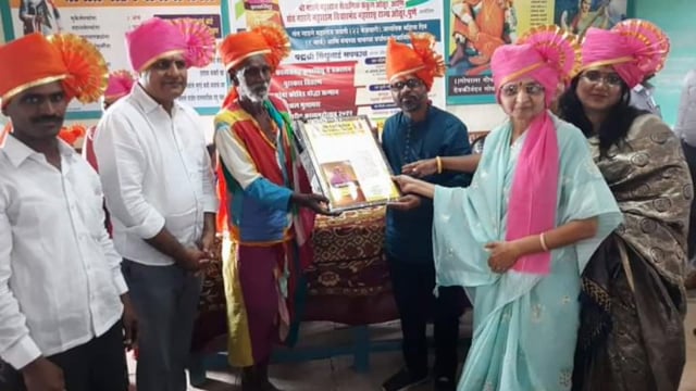 ज्ञानेश्वर बडगे संत गाडगे महाराज आदर्श शिक्षक पुरस्काराने सन्मानित