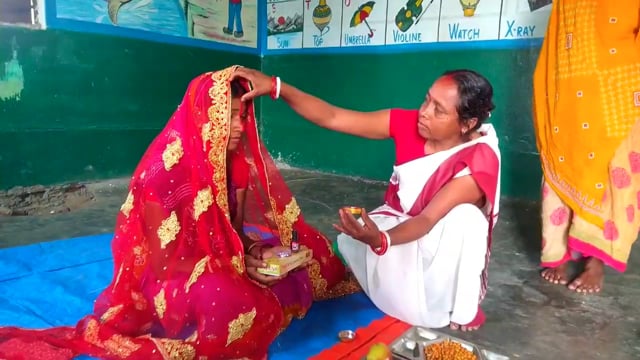 प्रखंड क्षेत्र के आंगनबाड़ी केंद्र में गर्भवती महिलाओं का गोद भराई की रस्म किया 