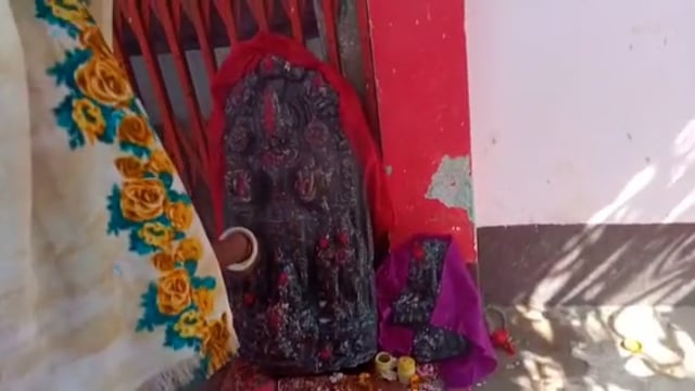 खुदाई के दौरान मिली विष्णु भगवान की मूर्ति।