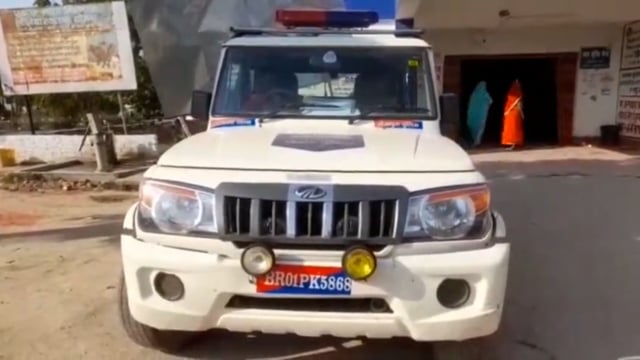 शेखपुरा के कोरमा थाना क्षेत्र के कोरमा थाना पुलिस ने 25लीटर देसी शराब के साथ एक कारोबारी व दो पियक्कड़ को गिरफ्तार किया।