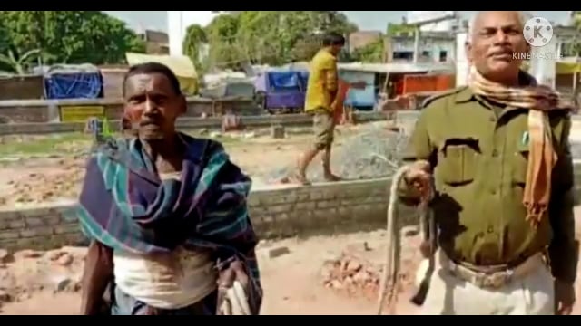 नवादा जिले के डोमन बगीचा गांव से पुलिस ने महुआ शराब के साथ एक व्यक्ति को किया गिरफ्तार