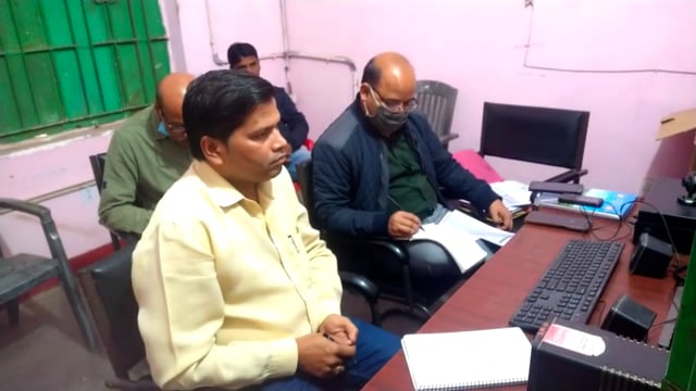 जिला पदाधिकारी ने वीडियो कॉन्फ्रेंसिंग के माध्यम से मुख्यमंत्री ग्राम परिवहन योजना के नौवें चरण को लेकर बीडीओ से की बात