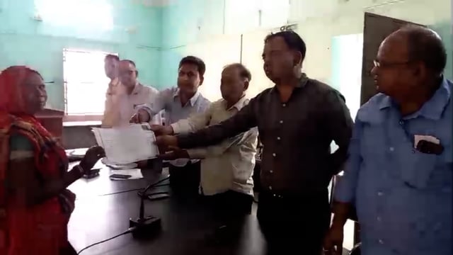 धोरैया प्रखंड कार्यालय में 101 भूमिहीन लाभुकों के बीच बंदोबस्ती व बासगीत परचा का हुआ वितरण