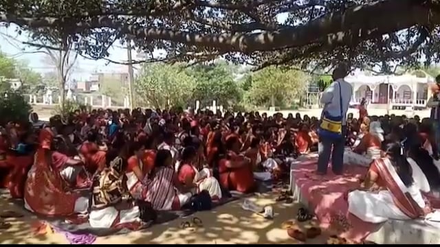 राष्ट्रीय महिला दिवस पर आंगनवाड़ी सेविकाओं ने सरकार के खिलाफ बोला हल्ला