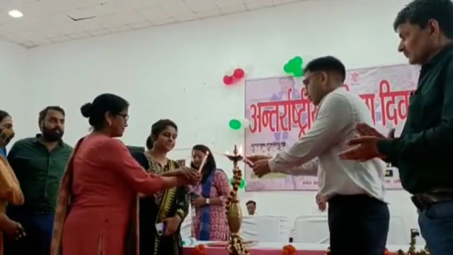 शहर के नगर भवन में महिला दिवस पर आयोजित हुए विभिन्न कार्यक्रम