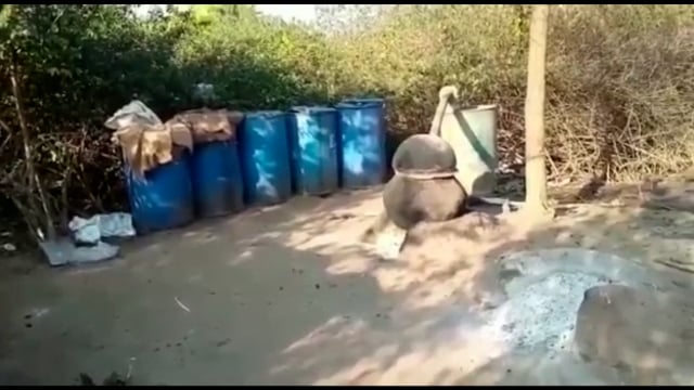 पांडेडीह के जंगल में सिरदला पुलिस ने 10 संचालित महुआ शराब की भठ्ठी को किया ध्वस्त, दस के खिलाफ दर्ज की गई प्राथमिकी