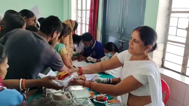 रफीगंज में मातृत्व सुरक्षा अभियान के तहत प्रखंड क्षेत्र के 150 महिलाओं को प्रसव से पूर्व जांच की गई।