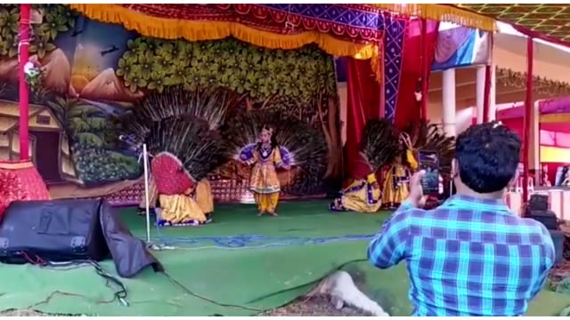 बनगांव में आयोजित श्री सीताराम विवाह महोत्सव में उमड़ रही श्रद्धालुओं की भीड़