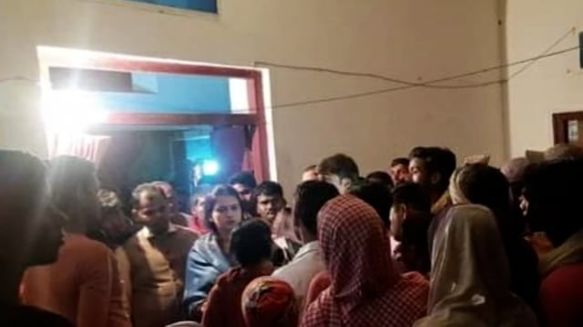 दुर्घटना में युवक की हुई मौत पर परिजनों से मिलने बेला बिगहा पहुचे विधायक की पत्नी ने दी सांत्वना