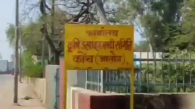 कोंच-विभिन्न समस्याओं को लेकर भाकियू ने उपजिलाधिकारी को सौंपा ज्ञापन