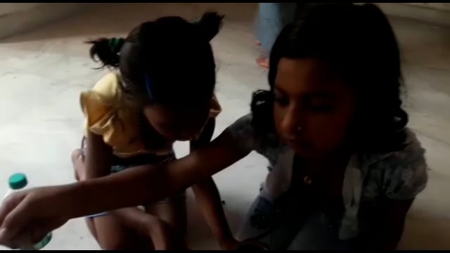 प्रखंड मुख्यालय स्थित शिव मंदिर में भगवान को दूध पिलाने हेतु लग रही है भक्तों की भीड़ l