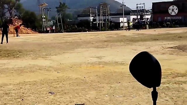 फुल्लीडुमर खेल मैदान में आयोजित क्रिकेट मैच में बुधवार को दो मैच हुई जिसमें गौरखडीह एवं फुल्लीडुमर की टीम मैच जीती