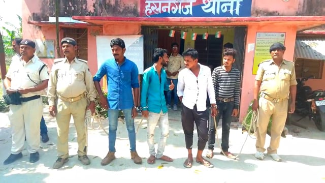 ढेरूआ पंचायत के सीतलपुर गांव में शराब के नशे में हो हंगामा कर रहे चार शराबी को गिरफ्तार कर पुलिस भेजा जेल