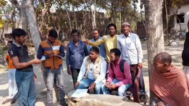 सियानी गांव में बिजली विभाग के द्वारा लगाया गया शिविर, वसूला गया बकाया बिजली बिल।