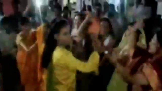 माधौगढ़ में भाजपा की जीत के बाद महिला कार्यकर्ताओं में डांस कर किया खुशी का इजहार