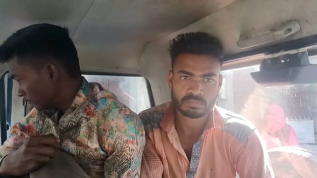 मदनपुर पुलिस ने एक ट्रैक्टर ट्रॉली से 163 कार्टून देशी शराब की बरामद,दो तस्कर गिरफ्तार #crime 