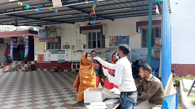 रामगढ़ चौक पीएचसी में कोविड-19 की जांच हेतु 66 लोगों का लिया गया स्वाव सैंपल सभी का रिपोर्ट नेगेटिव डॉक्टर कंचन