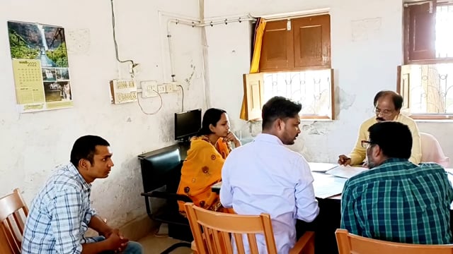 रामगढ़ चौक प्रखंड कार्यालय में वीडीओ ने दी जानकारी परिवहन योजना के अंतर्गत 6 रिक्तियों के लिए जाएगा आवेदन।