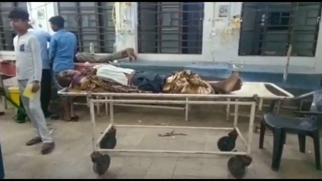 शेखपुरा के तरछा मोहल्ले के घर में टाउन थाने की पुलिस ने गुप्त सूचना के आधार पर एक शव को बरामद किया।