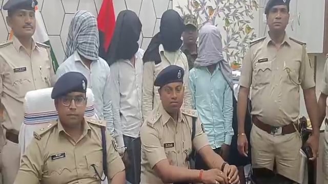 जमुई पुलिस के द्वारा श्री कृष्ण कॉलेज परिसर लोहंडा से 4 अपराधियों को पुलिस ने किया गिरफ्तार।