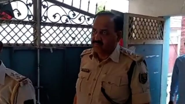 शहर के आदर्श नगर में लूटपाट की घटना को अंजाम दिया गया।