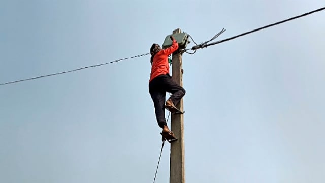 बिजली बिल नहीं जमा करने वाले 14 उपभोक्ता का काटा गया कनेक्शन।