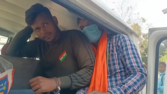 मदनपुर पुलिस चंदेलपुर गांव से मारपीट करने के आरोप में फरार दो आरोपी को गिरफ्तार कर भेजा जेल 
#crime 