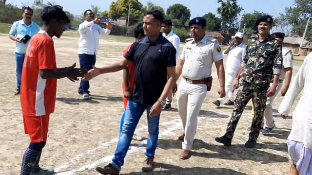 चानन  : सामुदायिक पुलिसिंग फुटबॉल खेल का उदघाटन मैच टाली विशनपुर व श्रीकिशुन ने जीता।