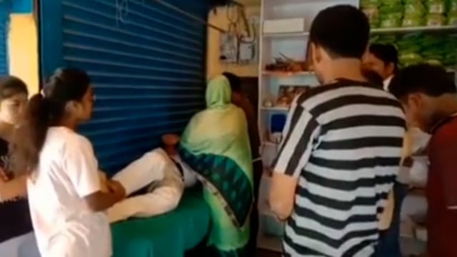 मोटरसाइकिल एक्सीडेंट में शिक्षक जख्मी।